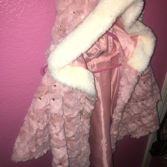 Baby Girl Faux mink Poncho - Picture 2 of 8